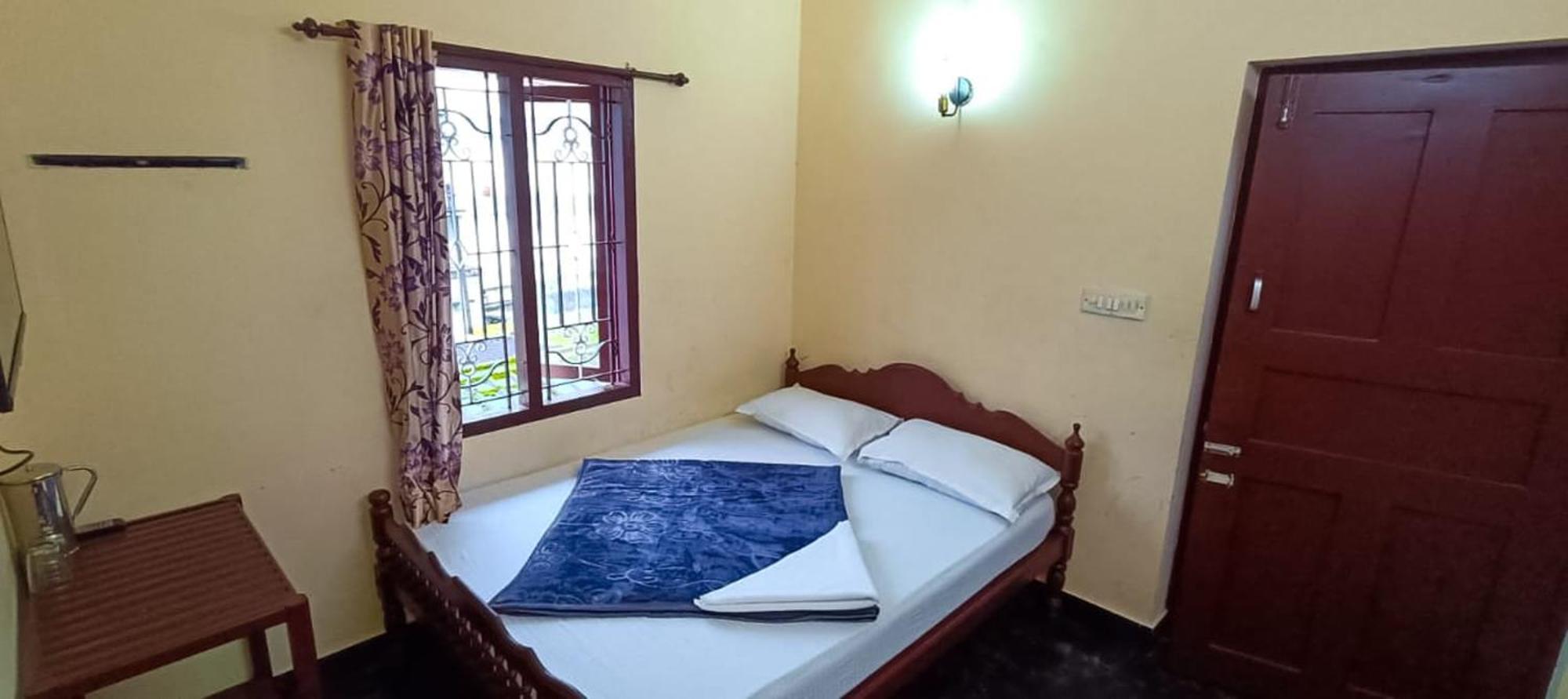 Swarna Tourist Home Муннар Экстерьер фото