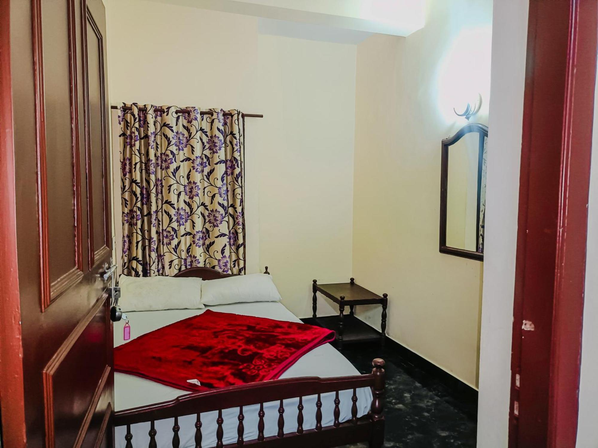 Swarna Tourist Home Муннар Экстерьер фото