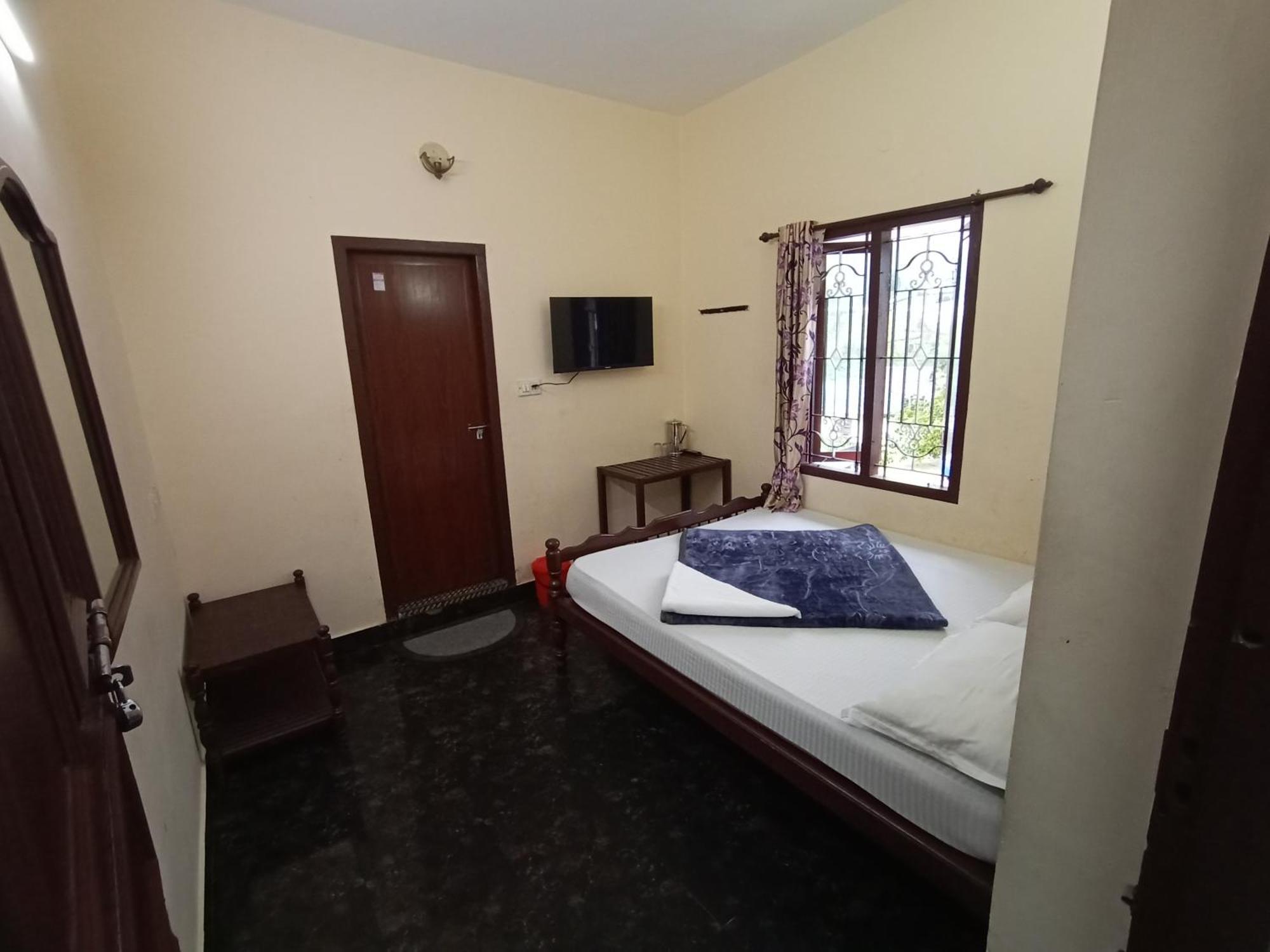 Swarna Tourist Home Муннар Экстерьер фото