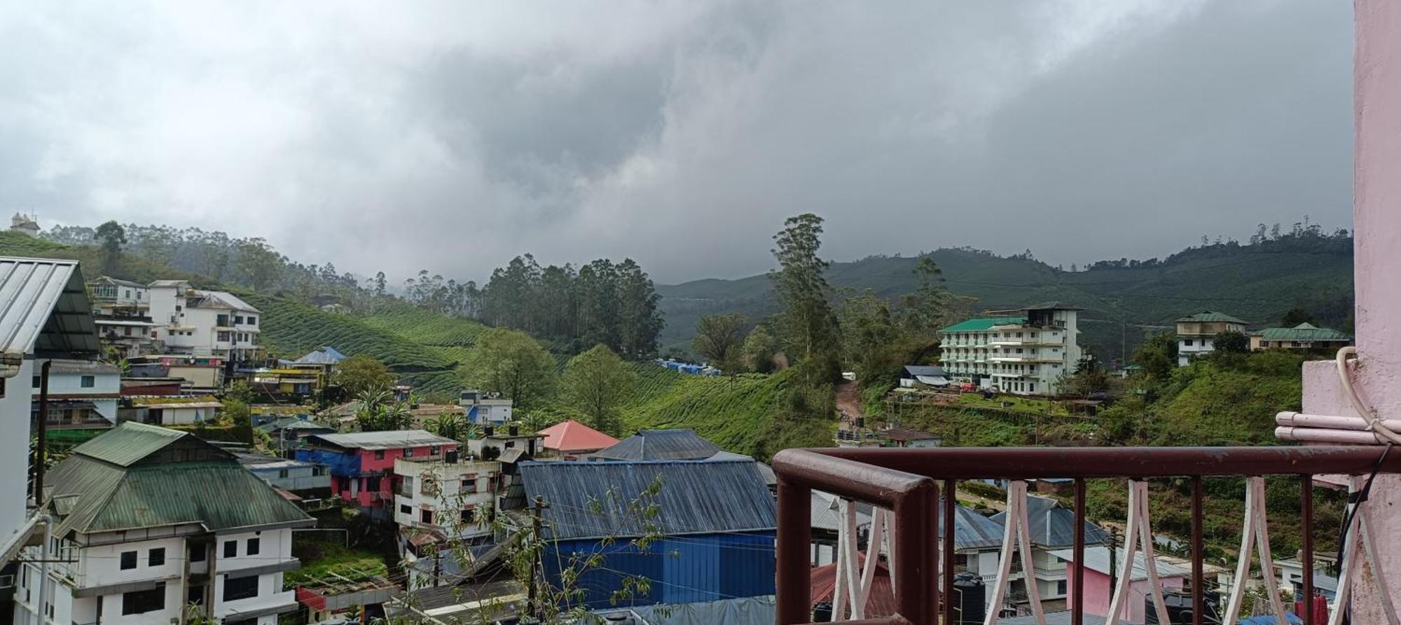 Swarna Tourist Home Муннар Экстерьер фото